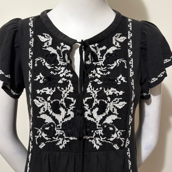 By Anthropologie Embroidered Black and White Women's Top Size XXS - Picture 5 of 11